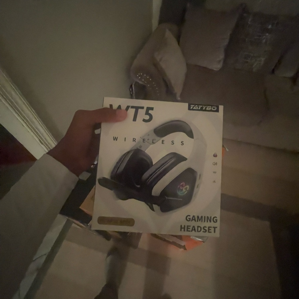 Bundle comes with pc, monitor, head set, Nintendo, and soundbar
